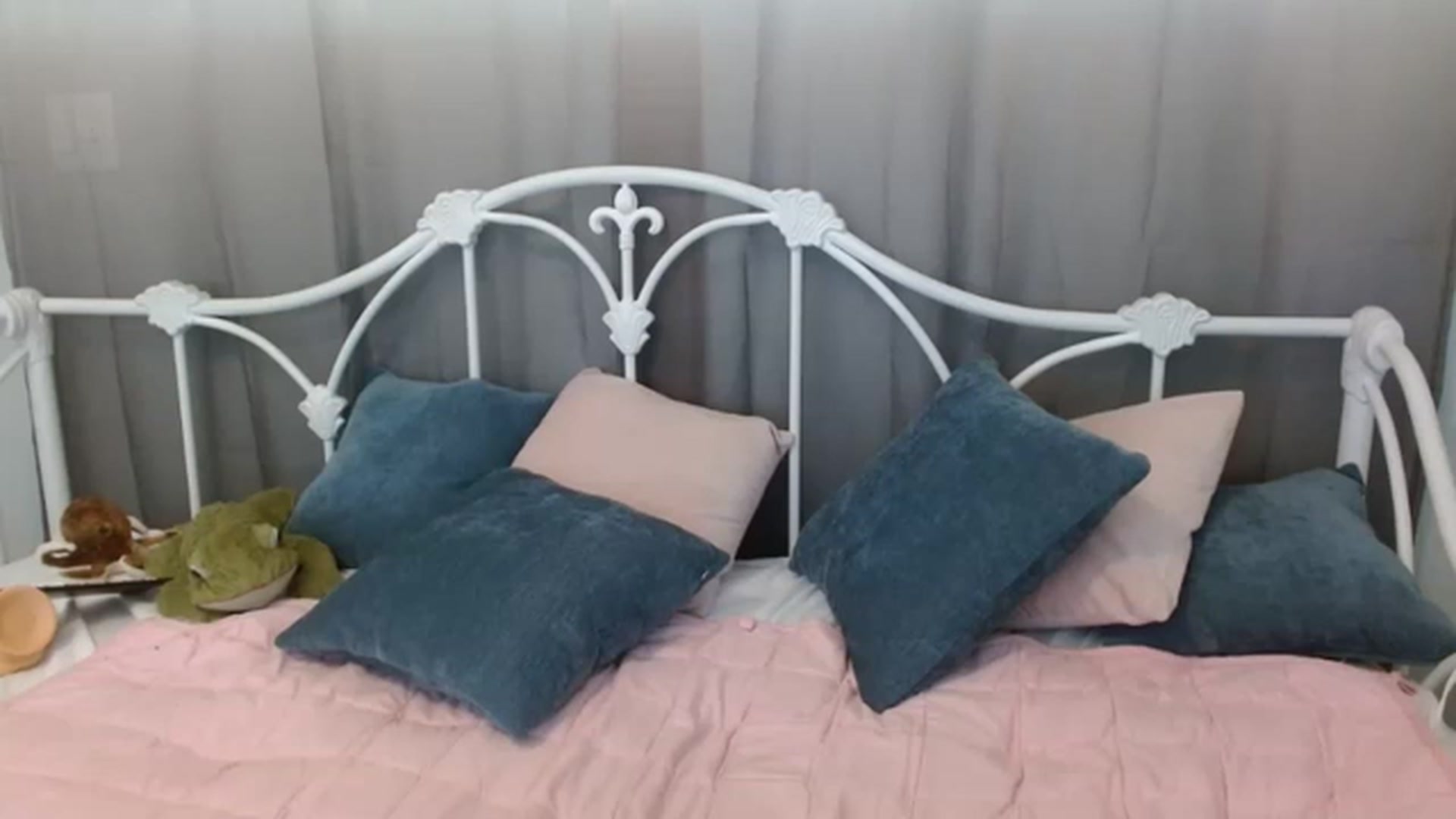 Gallery image thumbnail from DallasOhMy's myfreecams stream on, 03/07/2023, 18:39 image 15 of 20