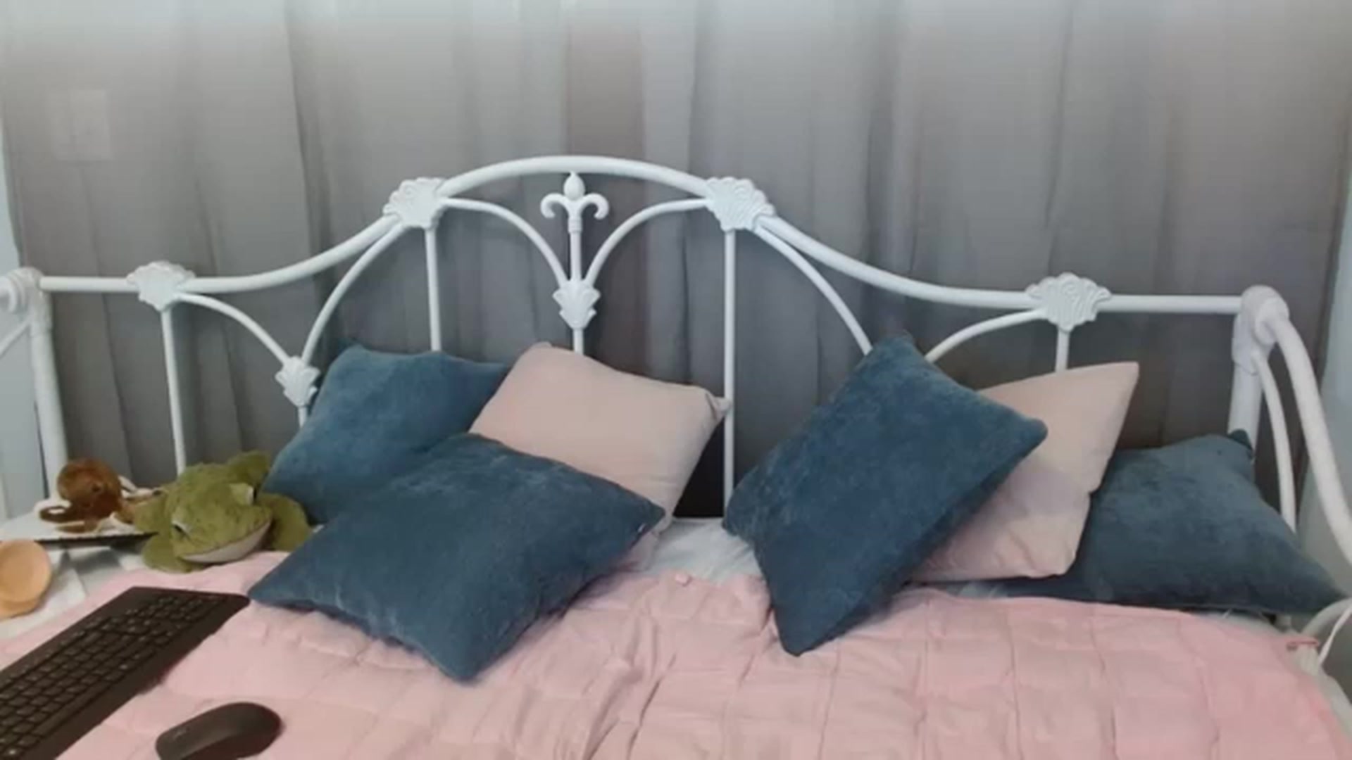 Gallery image thumbnail from DallasOhMy's myfreecams stream on, 03/07/2023, 18:57 image 11 of 20