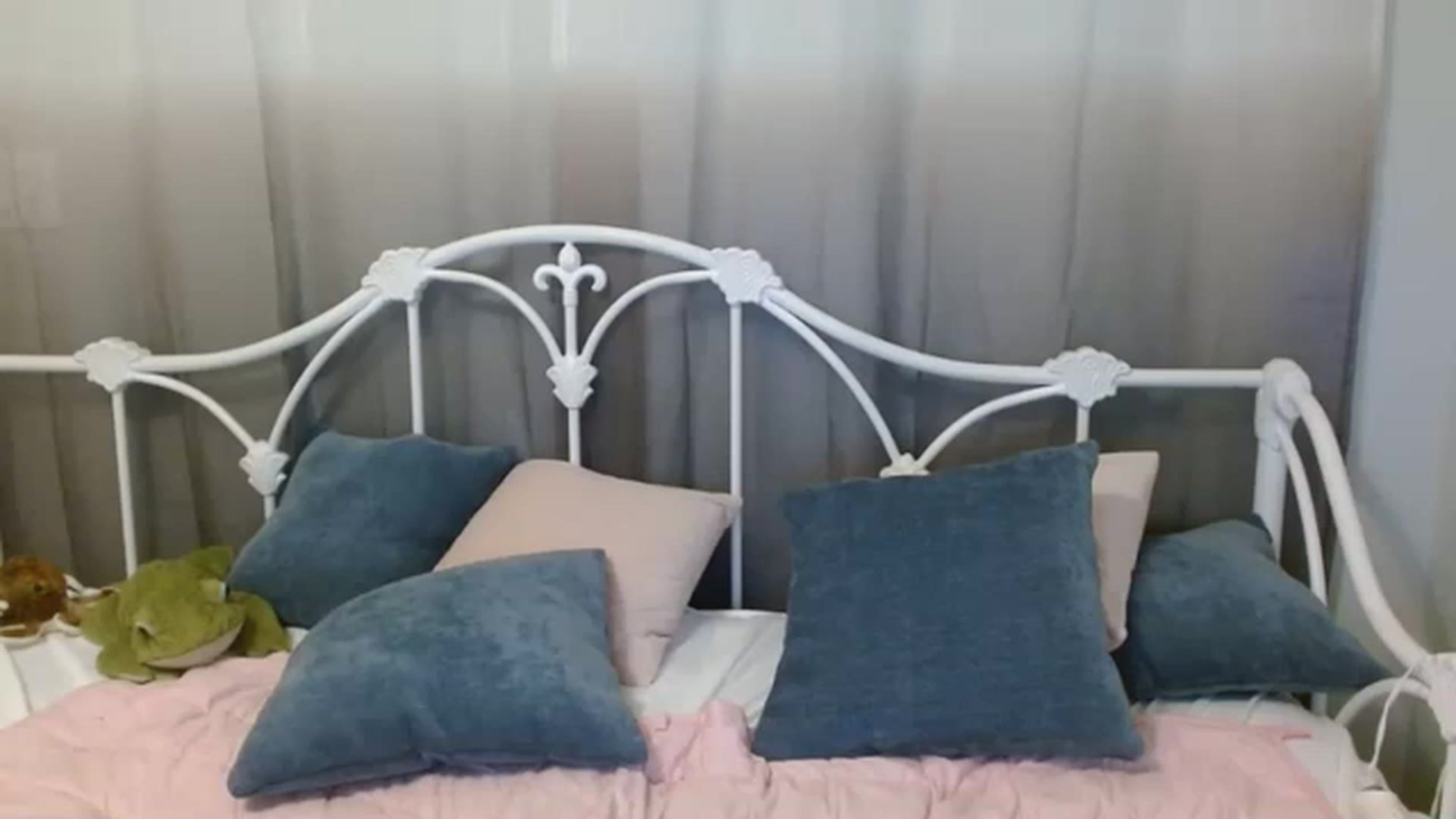 Gallery image thumbnail from DallasOhMy's myfreecams stream on, 03/08/2023, 02:37 image 13 of 20