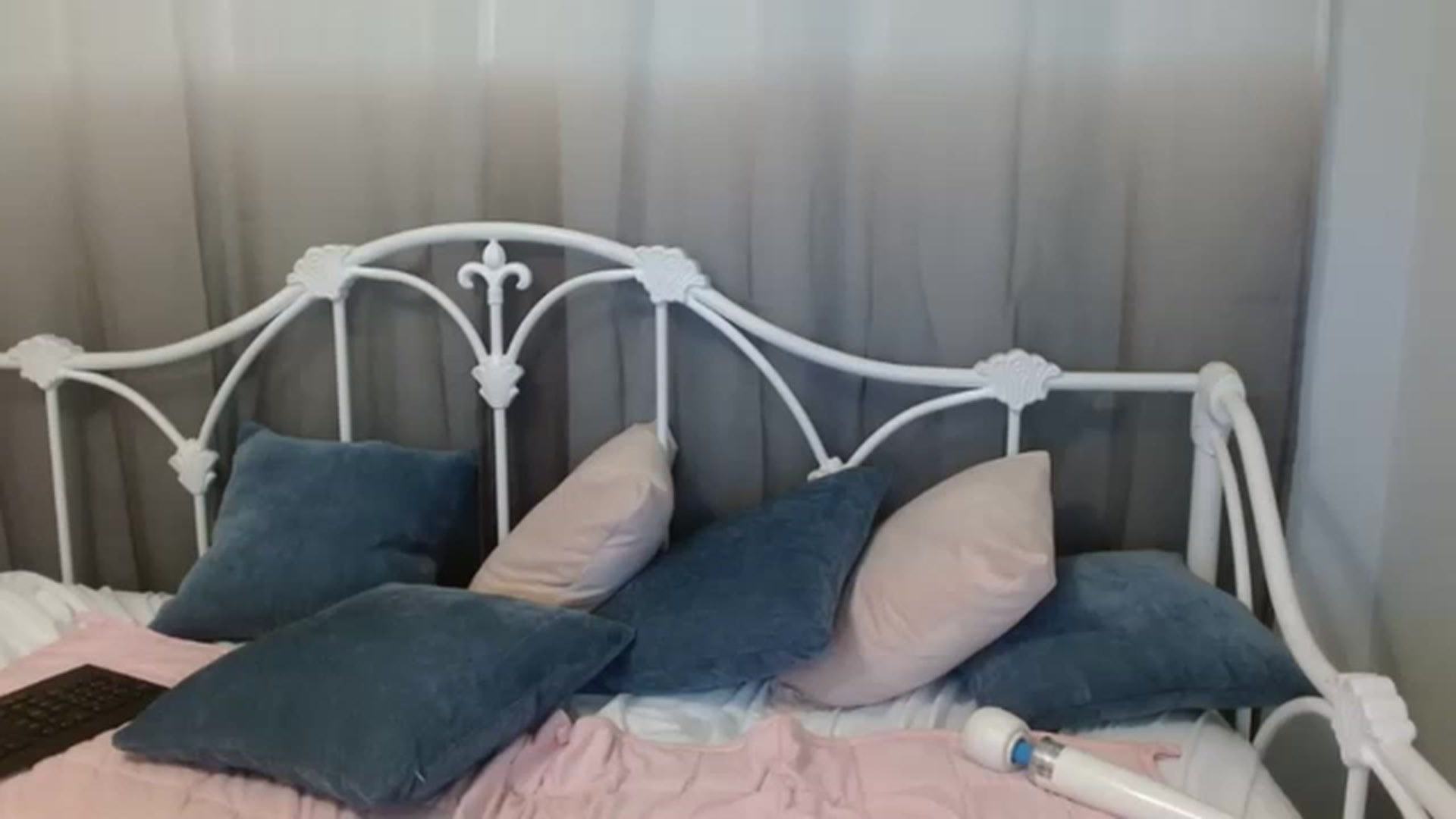 Gallery image thumbnail from DallasOhMy's myfreecams stream on, 03/11/2023, 02:28 image 11 of 20