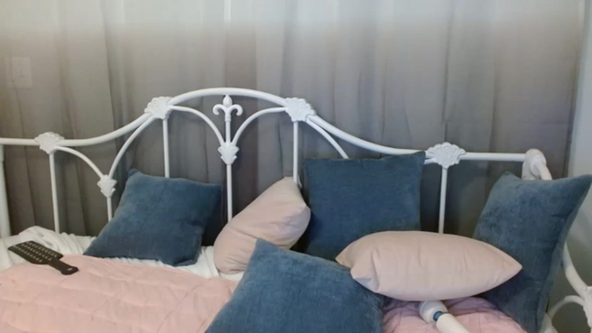 Gallery image thumbnail from DallasOhMy's myfreecams stream on, 03/17/2023, 24:00 image 14 of 20