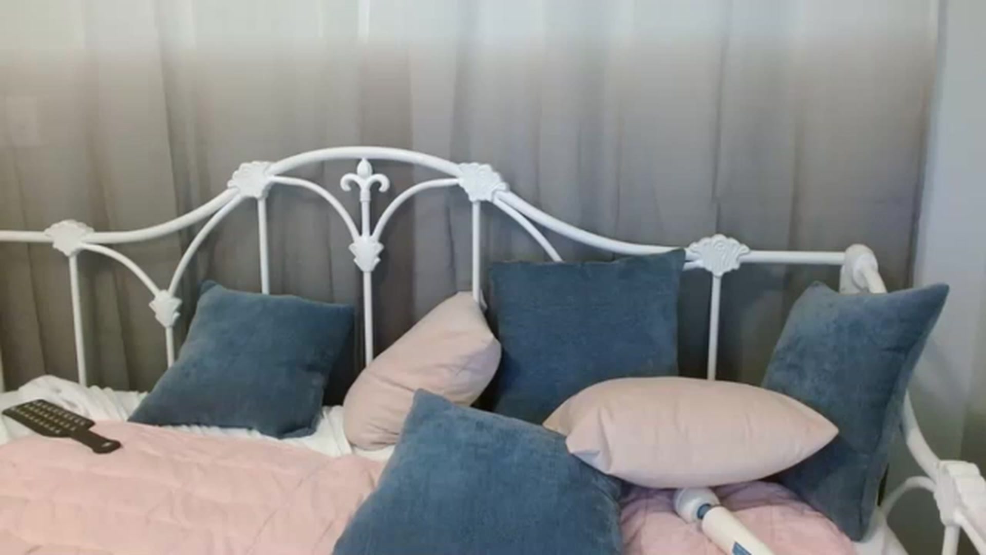 Gallery image thumbnail from DallasOhMy's myfreecams stream on, 03/17/2023, 01:17 image 10 of 20