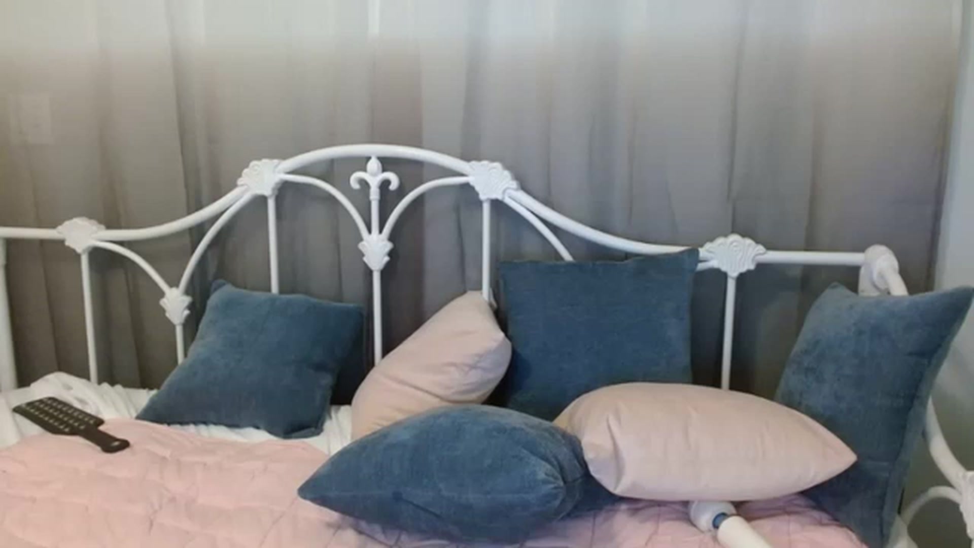 Gallery image thumbnail from DallasOhMy's myfreecams stream on, 03/17/2023, 01:17 image 15 of 20