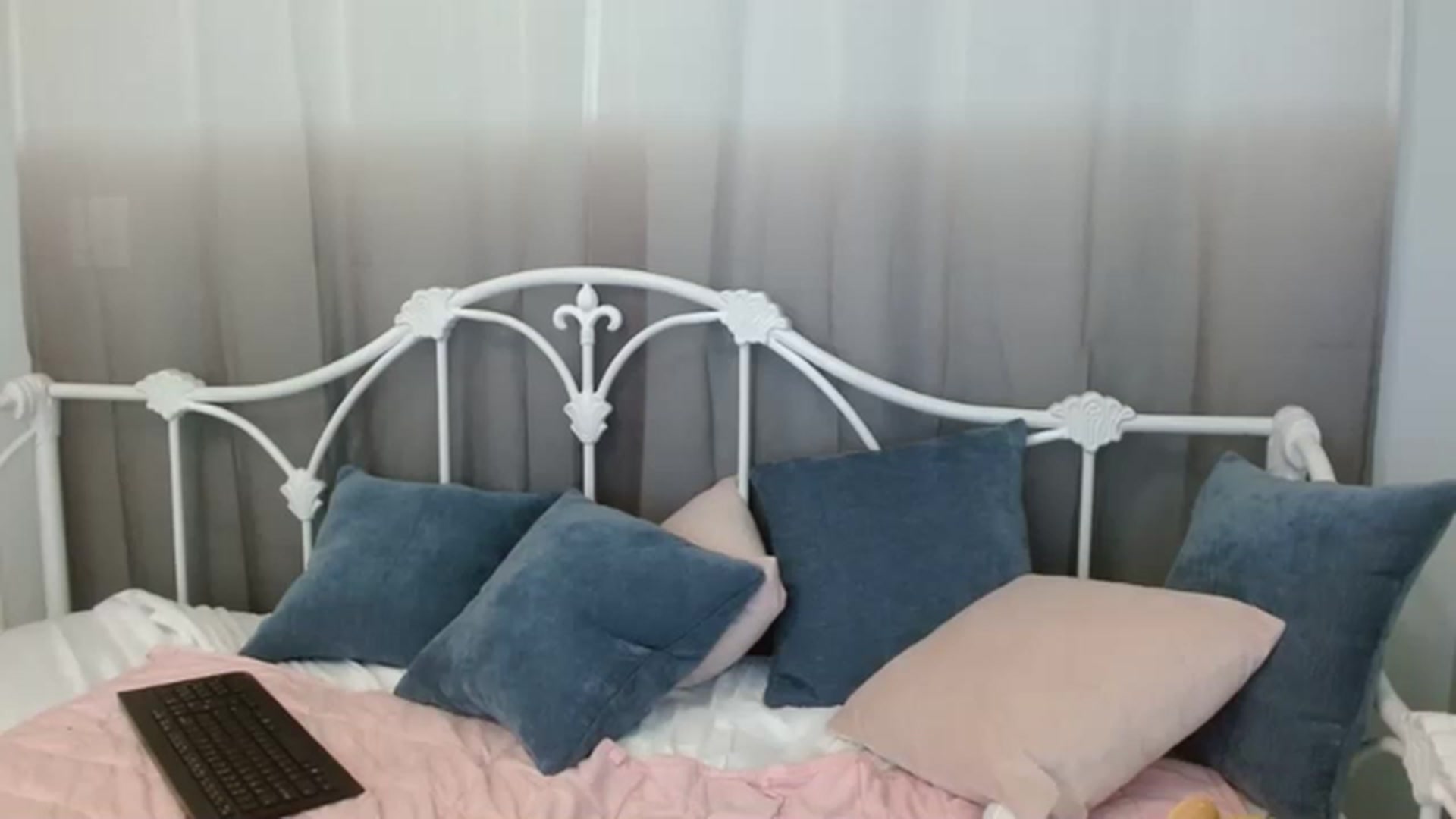 Gallery image thumbnail from DallasOhMy's myfreecams stream on, 03/18/2023, 03:14 image 3 of 20