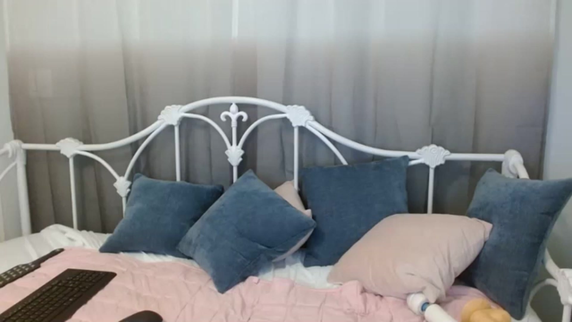 Gallery image thumbnail from DallasOhMy's myfreecams stream on, 03/18/2023, 03:14 image 1 of 20