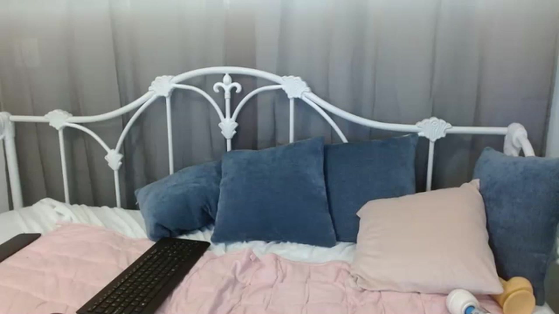 Gallery image thumbnail from DallasOhMy's myfreecams stream on, 03/20/2023, 24:03 image 16 of 20