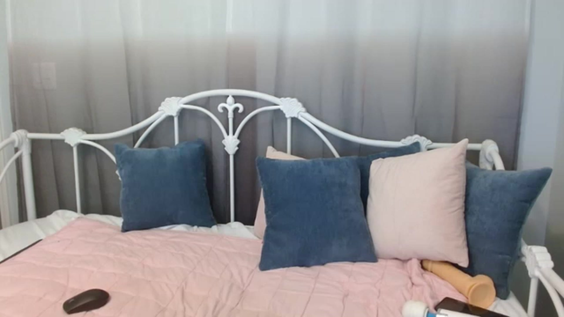 Gallery image thumbnail from DallasOhMy's myfreecams stream on, 03/20/2023, 17:48 image 18 of 20