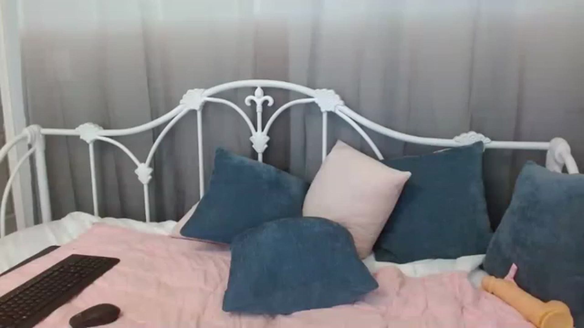 Gallery image thumbnail from DallasOhMy's myfreecams stream on, 03/20/2023, 20:00 image 19 of 20