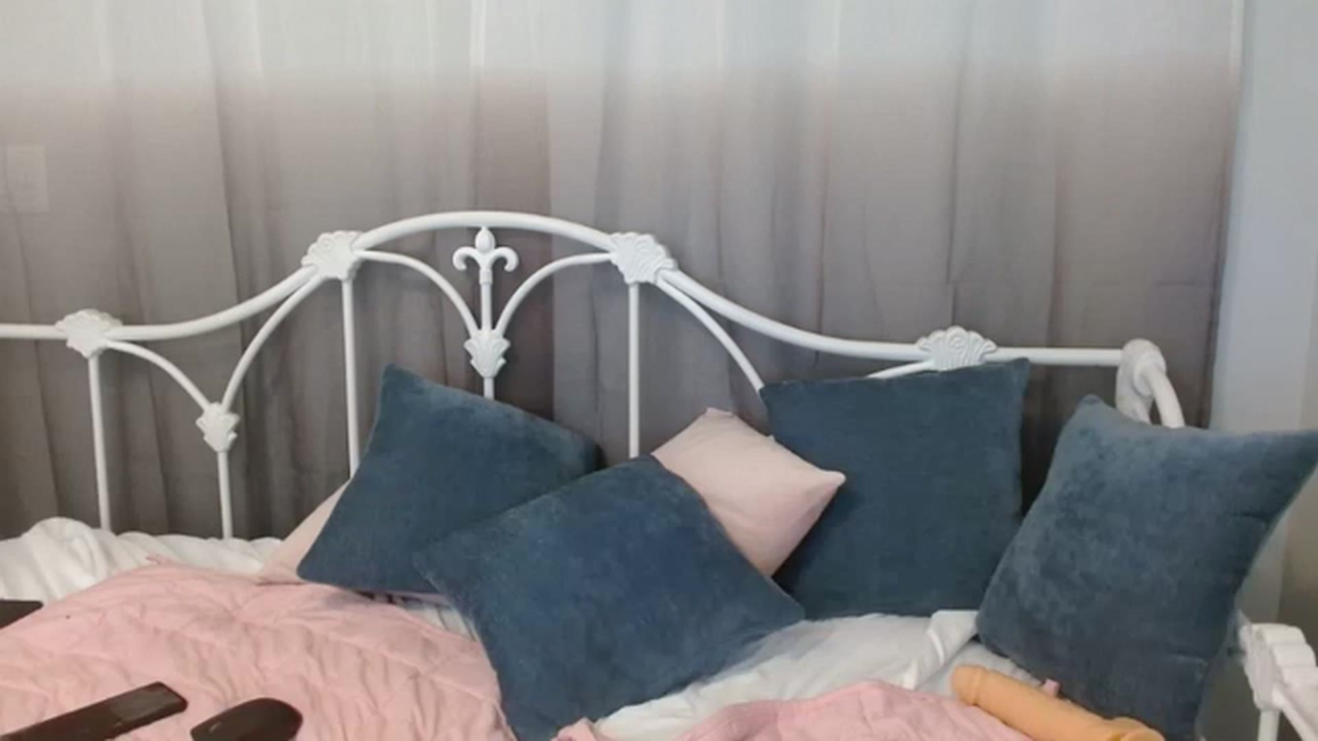 Gallery image thumbnail from DallasOhMy's myfreecams stream on, 03/21/2023, 18:33 image 19 of 20