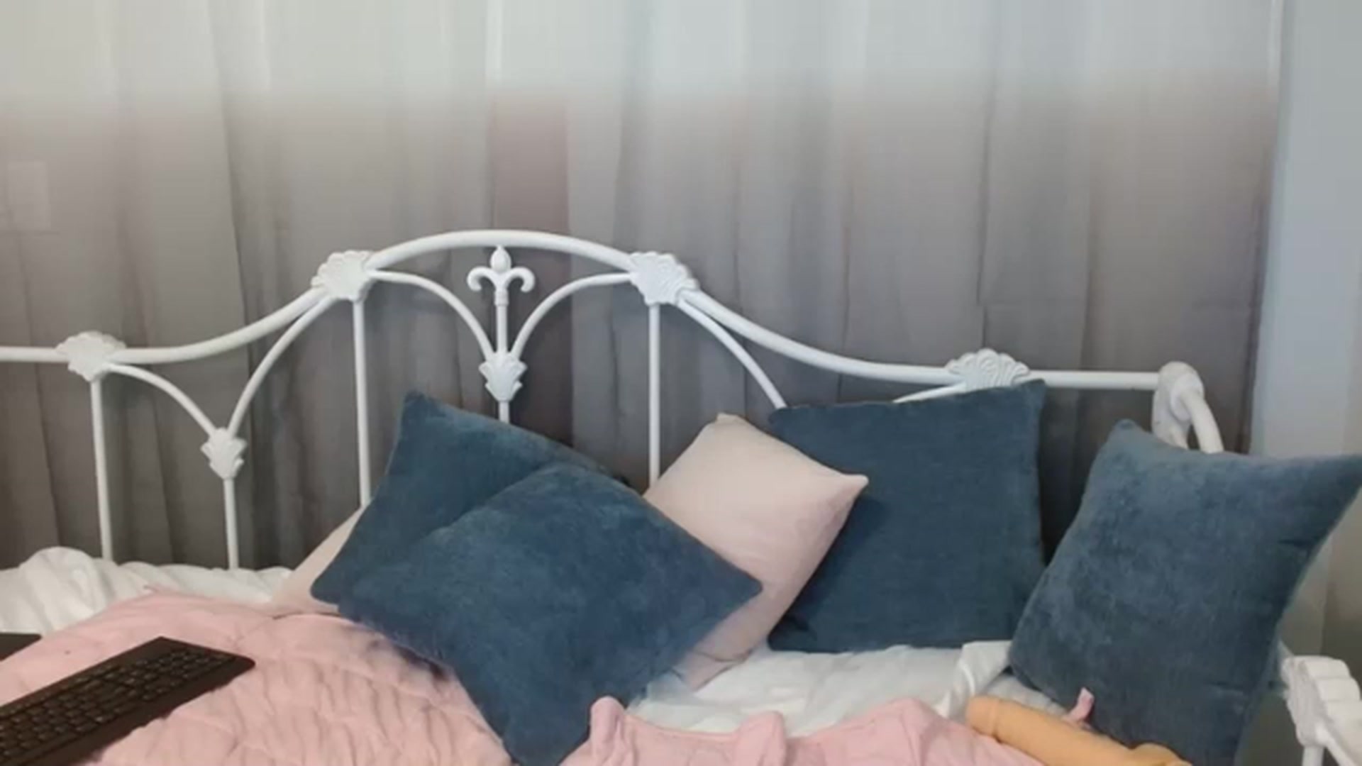 Gallery image thumbnail from DallasOhMy's myfreecams stream on, 03/21/2023, 18:33 image 5 of 20