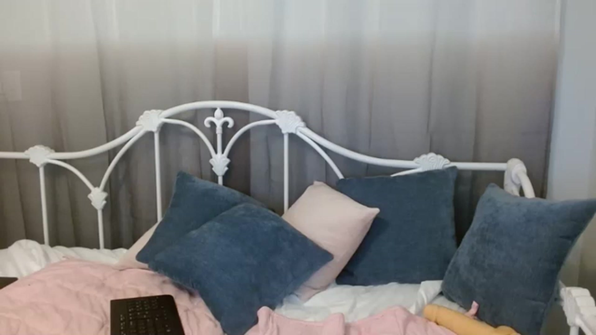 Gallery image thumbnail from DallasOhMy's myfreecams stream on, 03/21/2023, 18:33 image 1 of 20