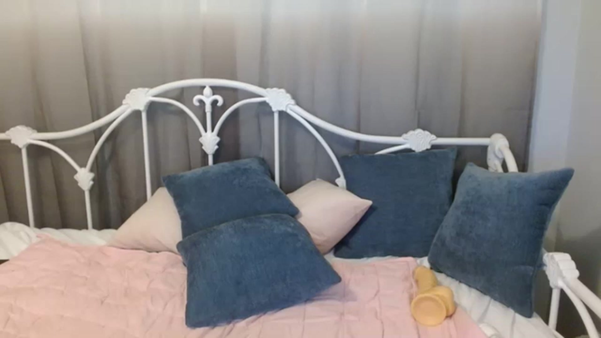Gallery image thumbnail from DallasOhMy's myfreecams stream on, 03/22/2023, 24:05 image 8 of 20