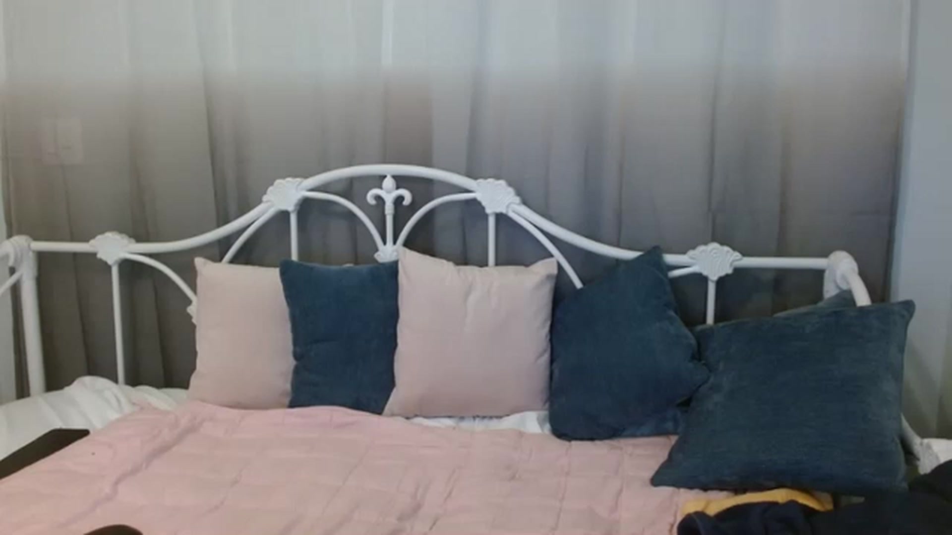 Gallery image thumbnail from DallasOhMy's myfreecams stream on, 03/23/2023, 18:30 image 9 of 20