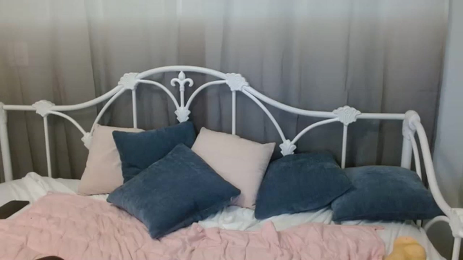 Gallery image thumbnail from DallasOhMy's myfreecams stream on, 03/24/2023, 22:24 image 15 of 20