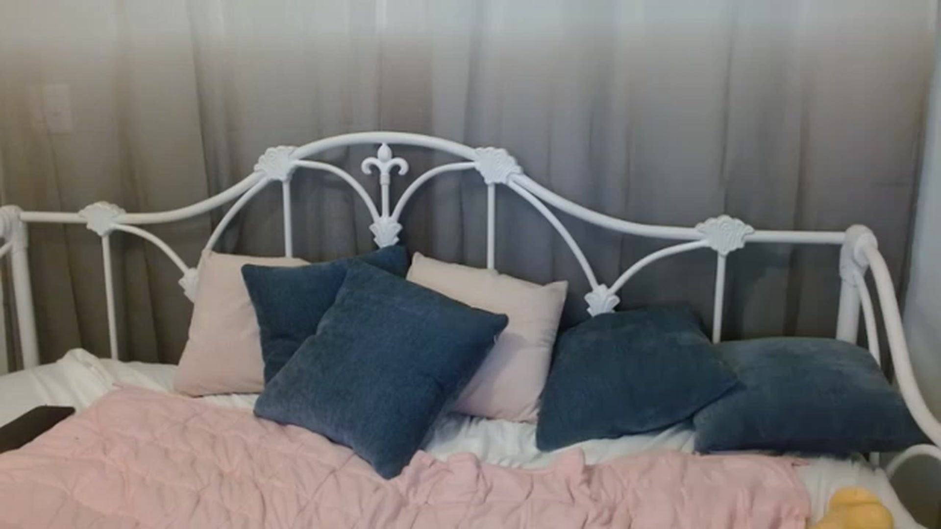 Gallery image thumbnail from DallasOhMy's myfreecams stream on, 03/24/2023, 22:24 image 12 of 20