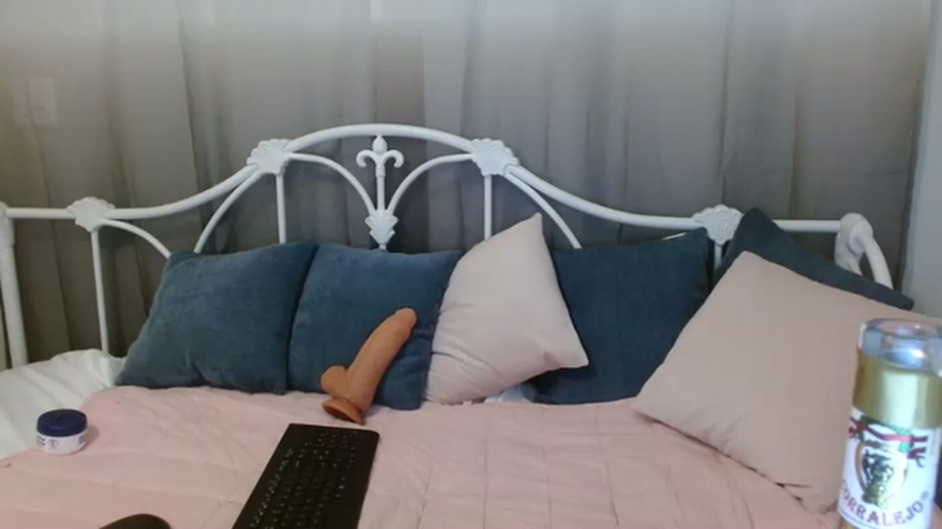 Gallery image thumbnail from DallasOhMy's myfreecams stream on, 04/01/2023, 04:21 image 15 of 20