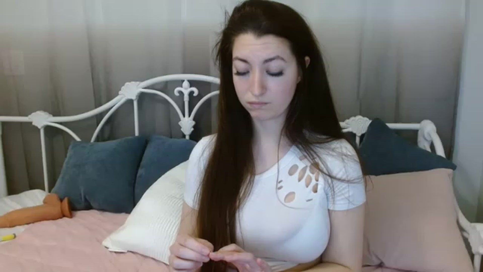 Gallery image thumbnail from DallasOhMy's myfreecams stream on, 04/02/2023, 23:58 image 17 of 20