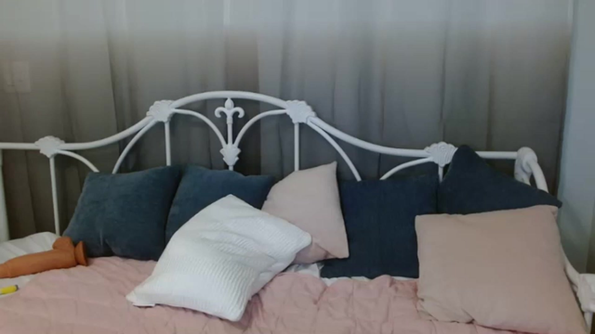 Gallery image thumbnail from DallasOhMy's myfreecams stream on, 04/02/2023, 23:58 image 15 of 20