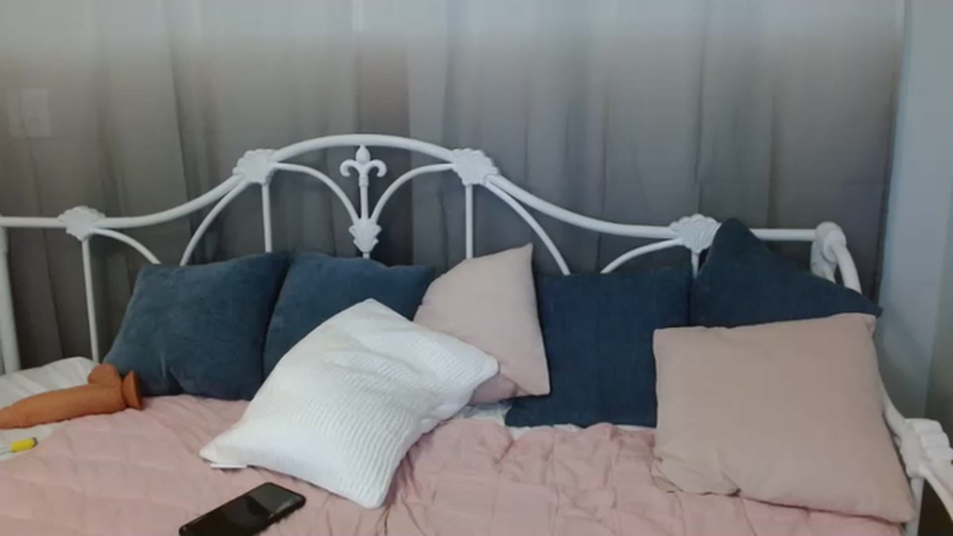 Gallery image thumbnail from DallasOhMy's myfreecams stream on, 04/03/2023, 18:04 image 16 of 20