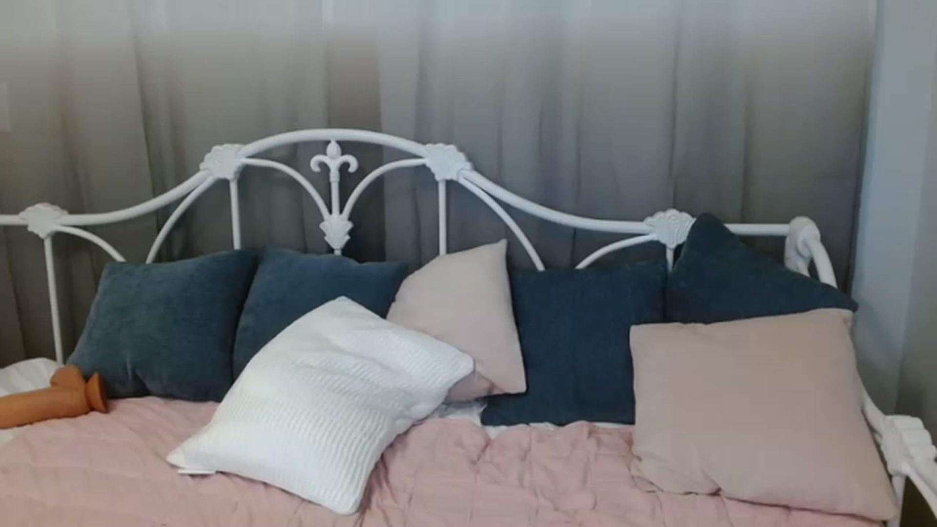 Gallery image thumbnail from DallasOhMy's myfreecams stream on, 04/03/2023, 18:04 image 19 of 20
