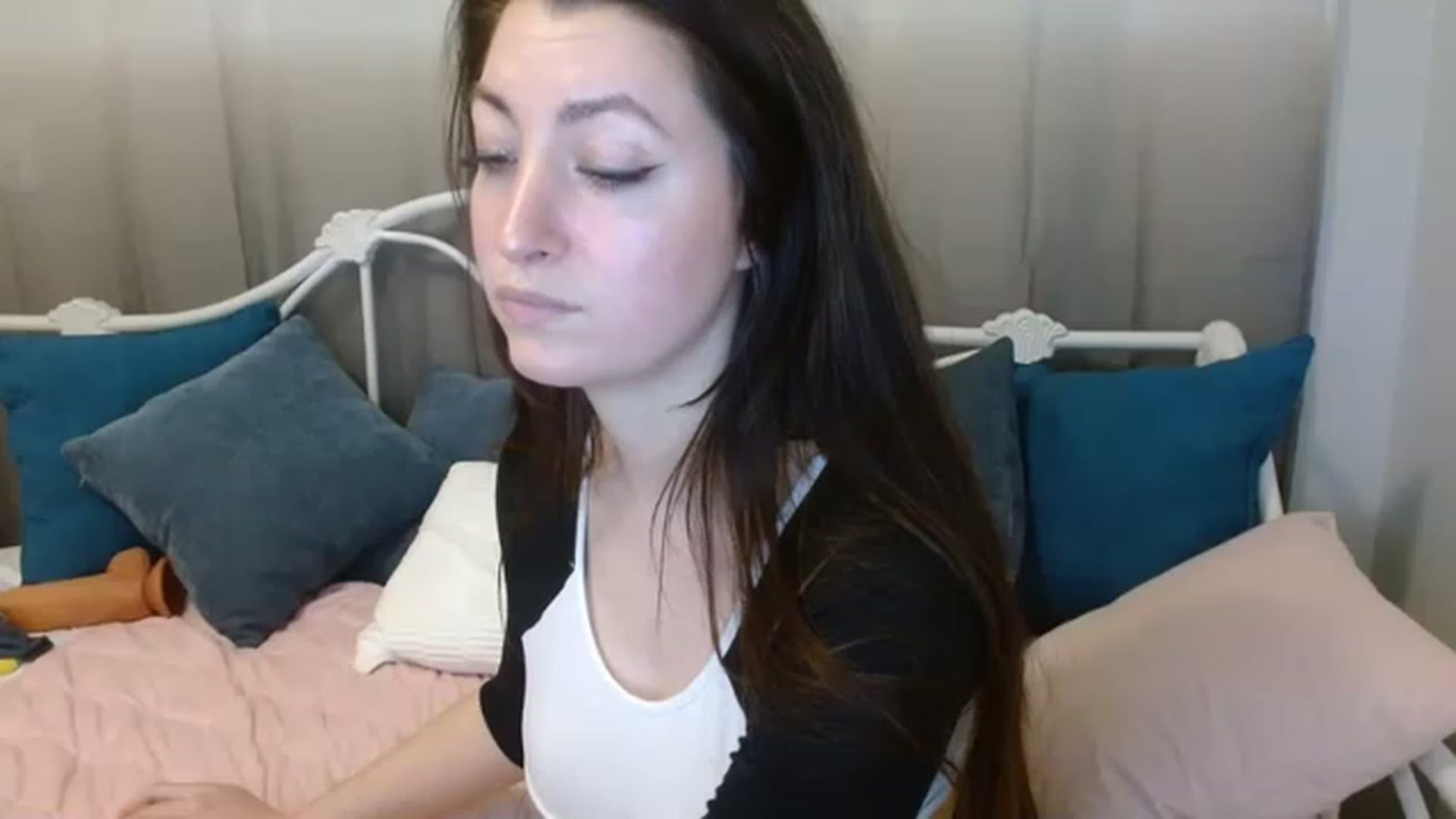 Gallery image thumbnail from DallasOhMy's myfreecams stream on, 04/04/2023, 04:39 image 6 of 20