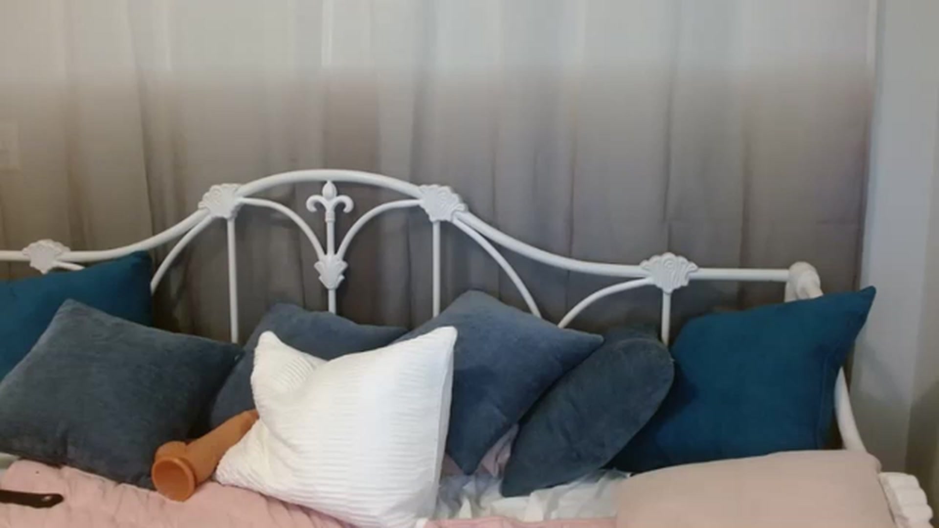 Gallery image thumbnail from DallasOhMy's myfreecams stream on, 04/05/2023, 02:20 image 9 of 20