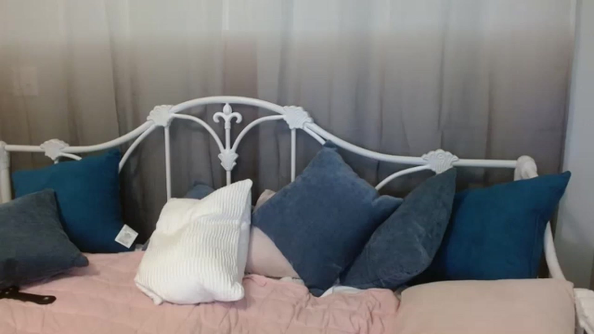 Gallery image thumbnail from DallasOhMy's myfreecams stream on, 04/06/2023, 03:02 image 8 of 20