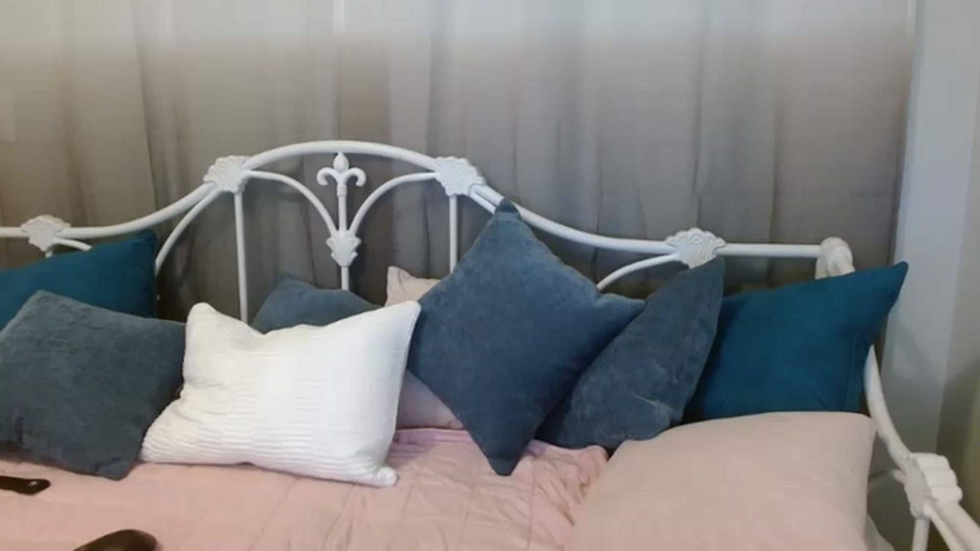 Gallery image thumbnail from DallasOhMy's myfreecams stream on, 04/06/2023, 03:02 image 1 of 20