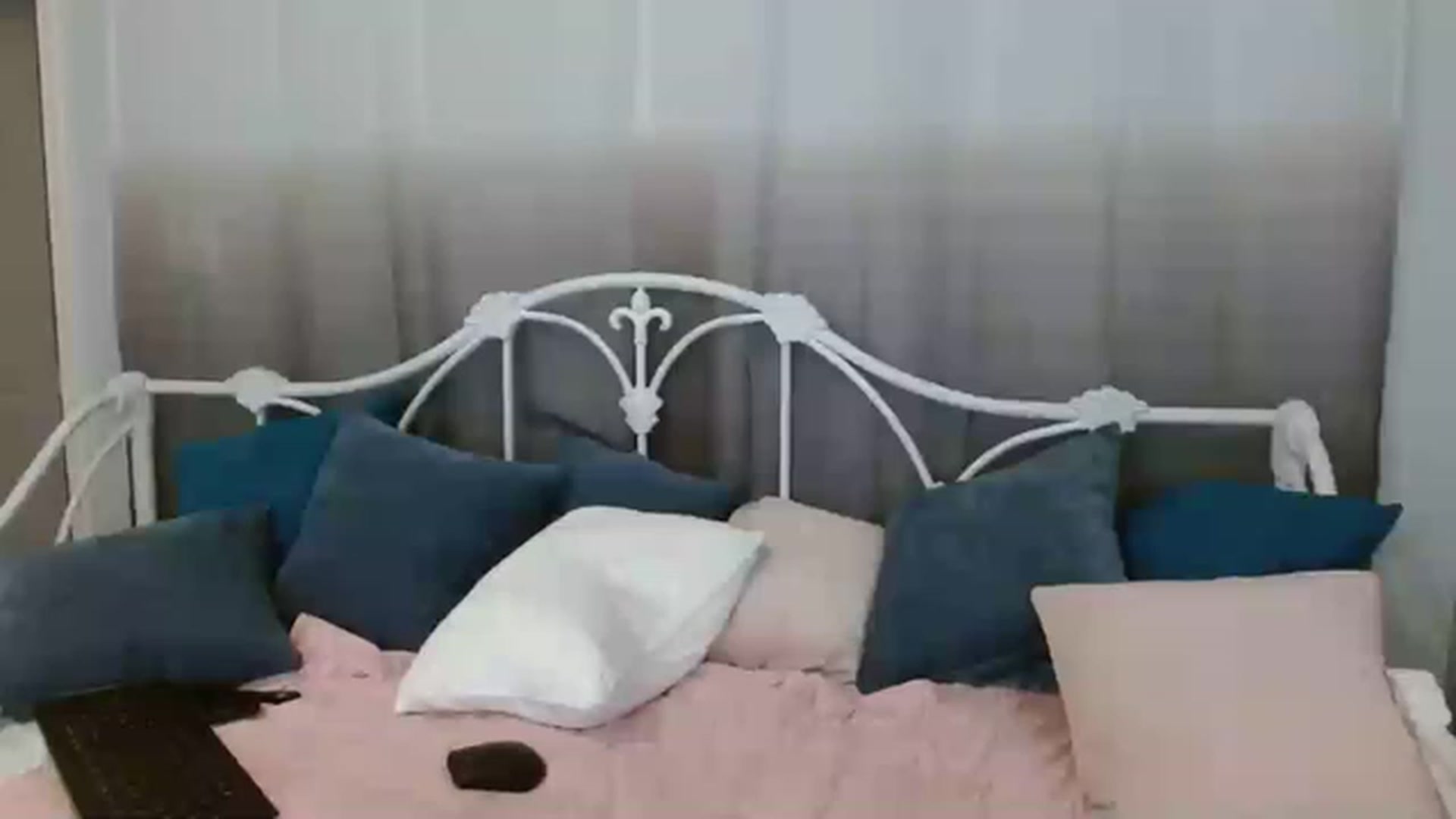 Gallery image thumbnail from DallasOhMy's myfreecams stream on, 04/06/2023, 20:44 image 16 of 20