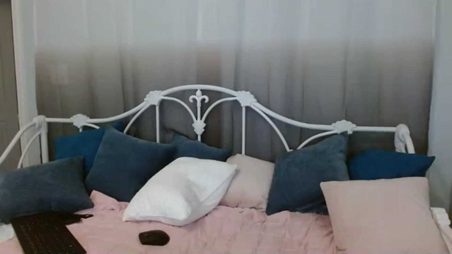 Gallery image thumbnail from DallasOhMy's myfreecams stream on, 04/06/2023, 20:44 image 17 of 20