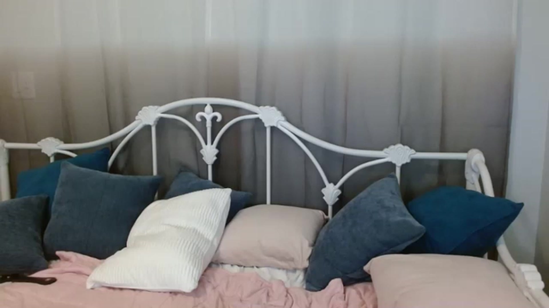 Gallery image thumbnail from DallasOhMy's myfreecams stream on, 04/07/2023, 03:41 image 7 of 20