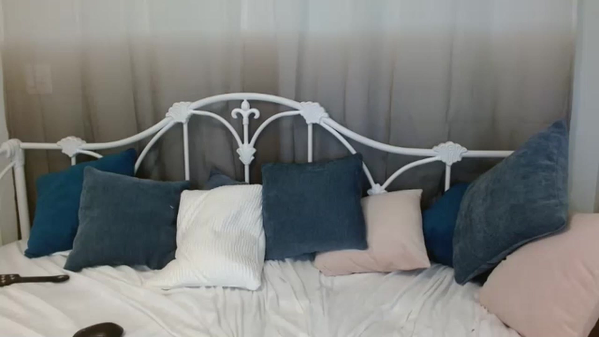Gallery image thumbnail from DallasOhMy's myfreecams stream on, 04/08/2023, 04:07 image 17 of 20