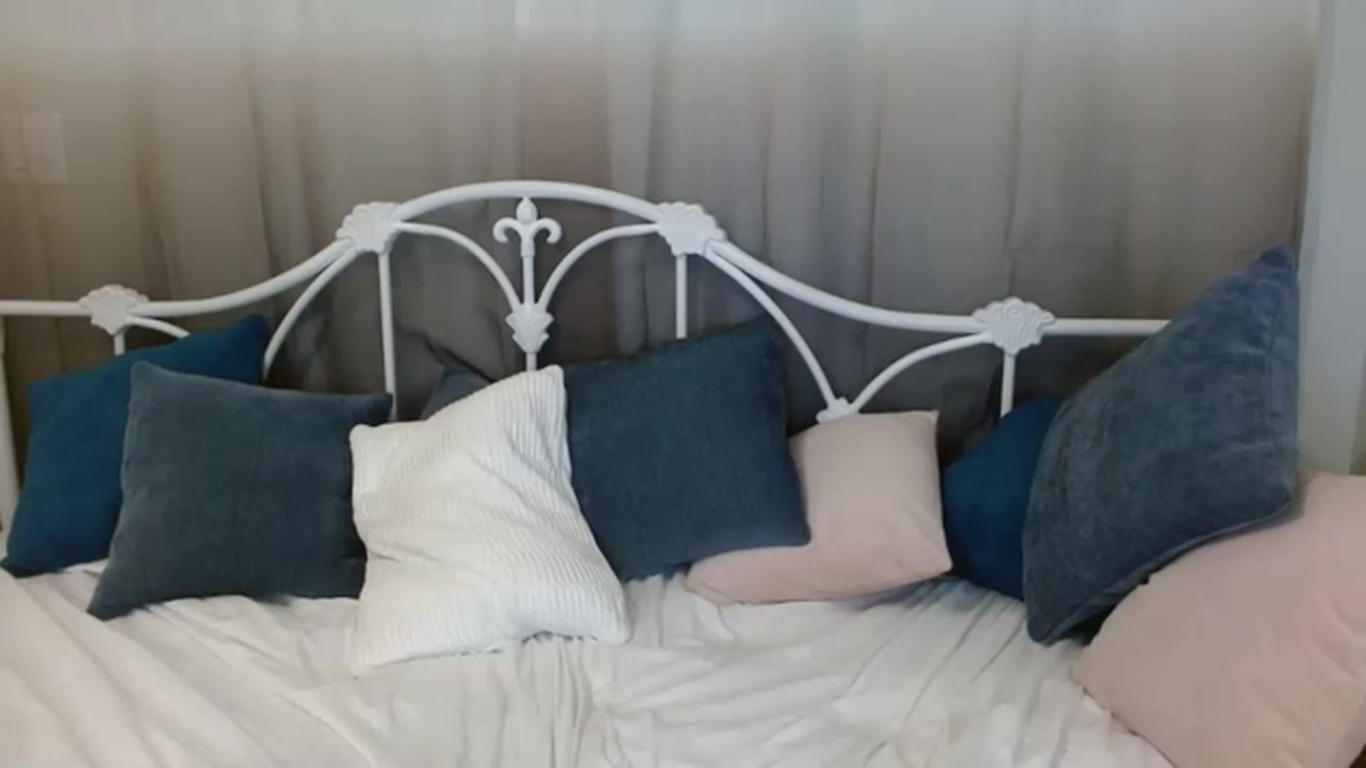 Gallery image thumbnail from DallasOhMy's myfreecams stream on, 04/10/2023, 01:13 image 12 of 20