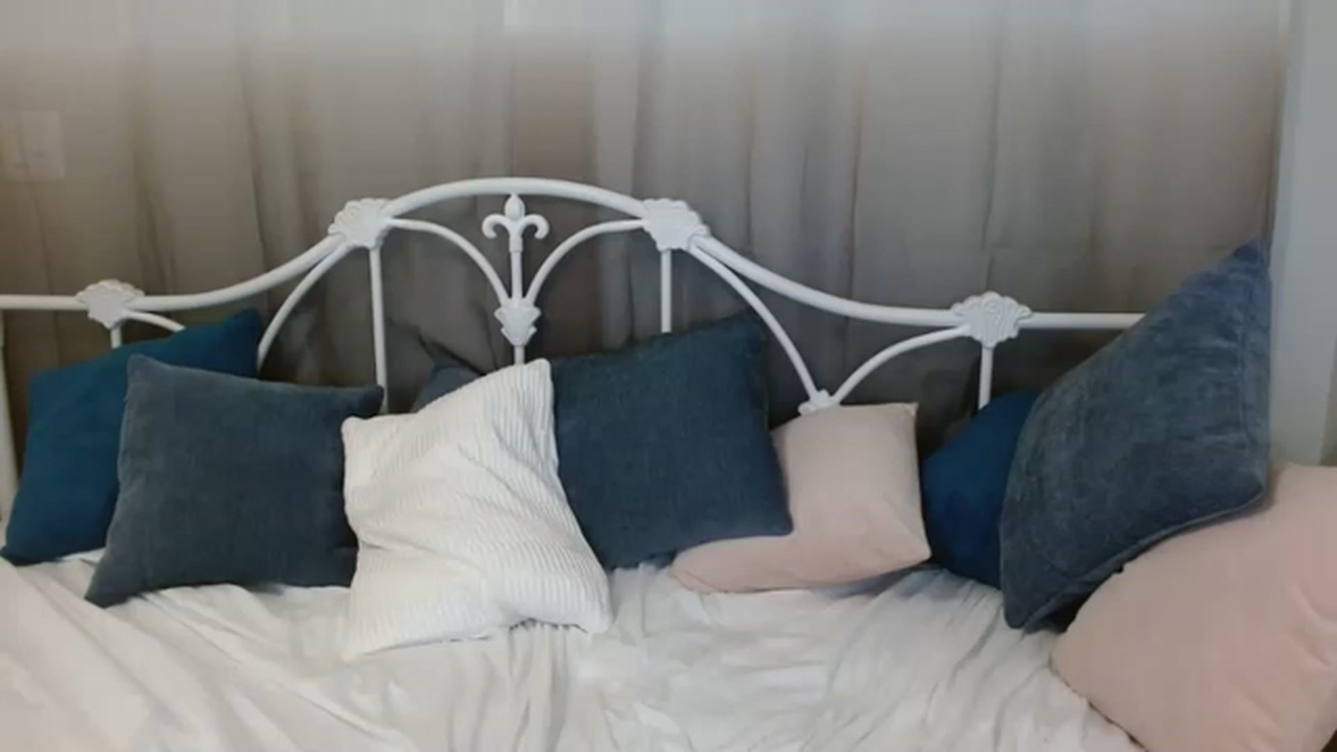 Gallery image thumbnail from DallasOhMy's myfreecams stream on, 04/10/2023, 01:13 image 7 of 20