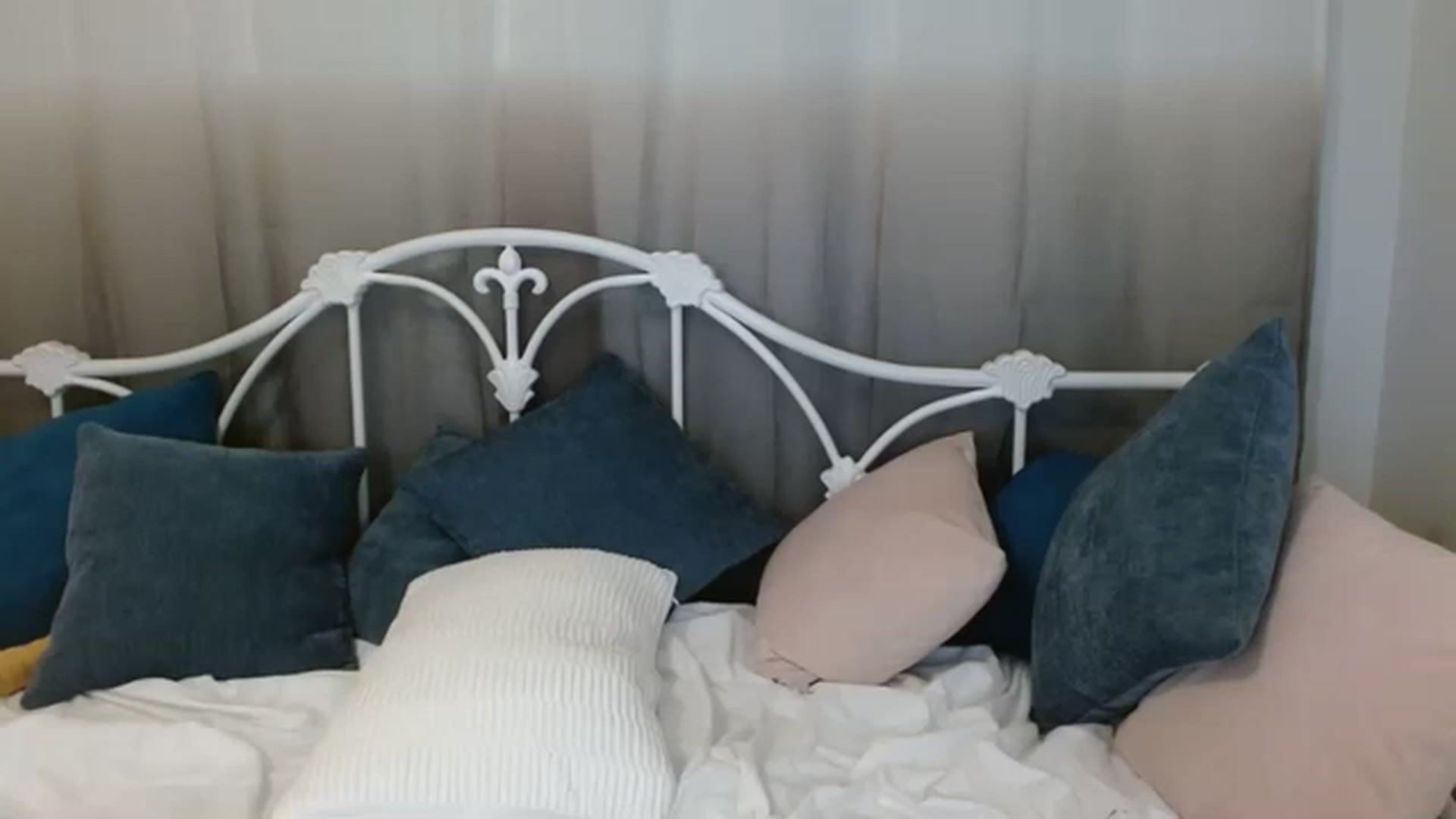 Gallery image thumbnail from DallasOhMy's myfreecams stream on, 04/11/2023, 05:27 image 16 of 20