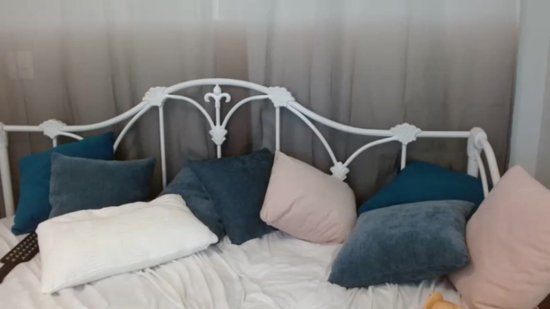 Gallery image thumbnail from DallasOhMy's myfreecams stream on, 04/13/2023, 20:51 image 7 of 20