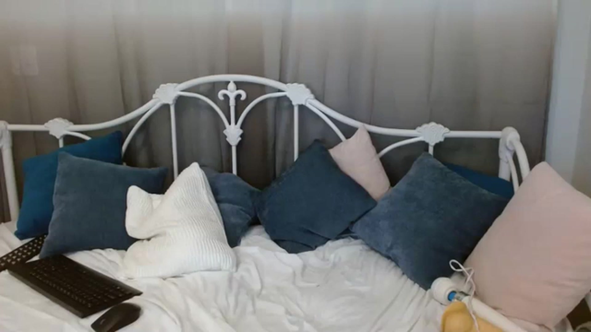 Gallery image thumbnail from DallasOhMy's myfreecams stream on, 04/14/2023, 21:13 image 7 of 20
