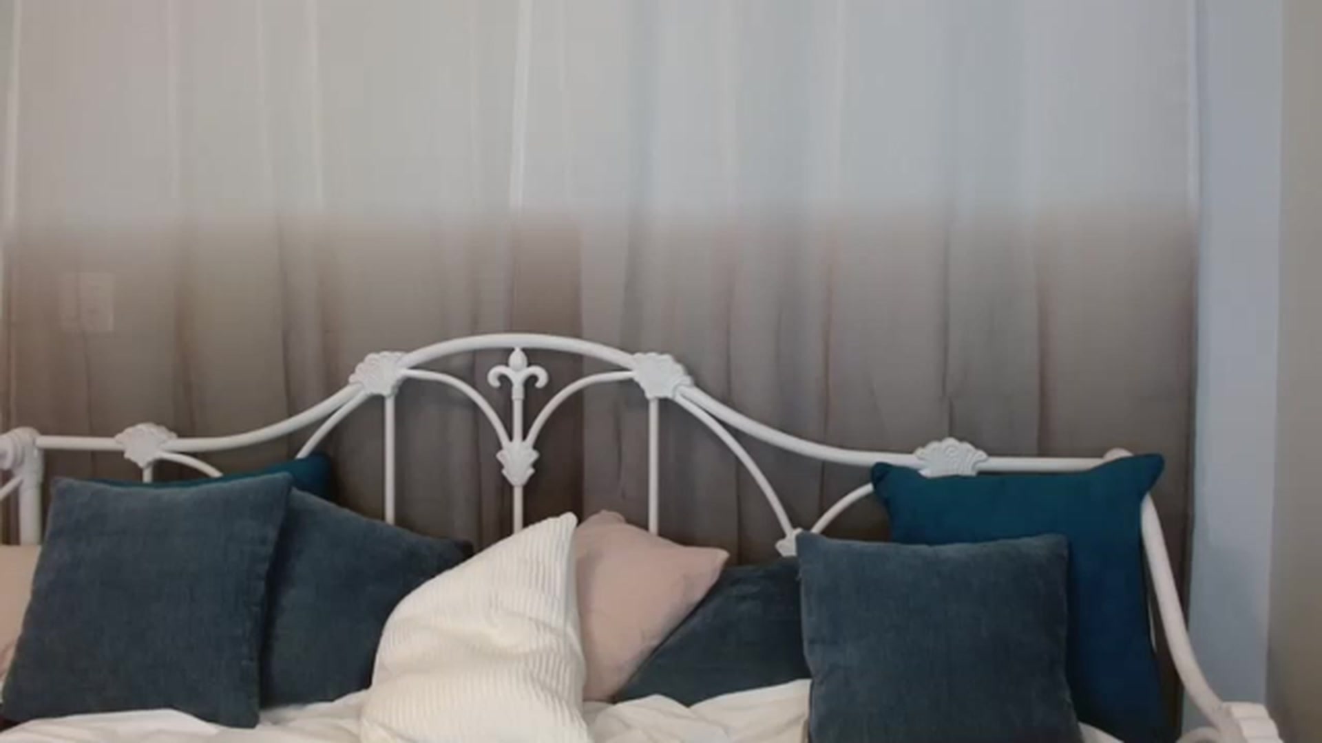 Gallery image thumbnail from DallasOhMy's myfreecams stream on, 04/18/2023, 03:37 image 10 of 20