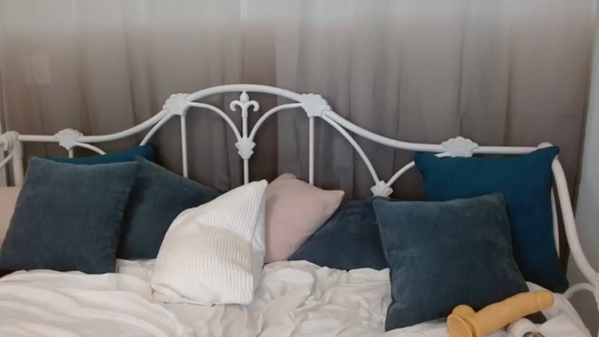 Gallery image thumbnail from DallasOhMy's myfreecams stream on, 04/18/2023, 19:31 image 12 of 20