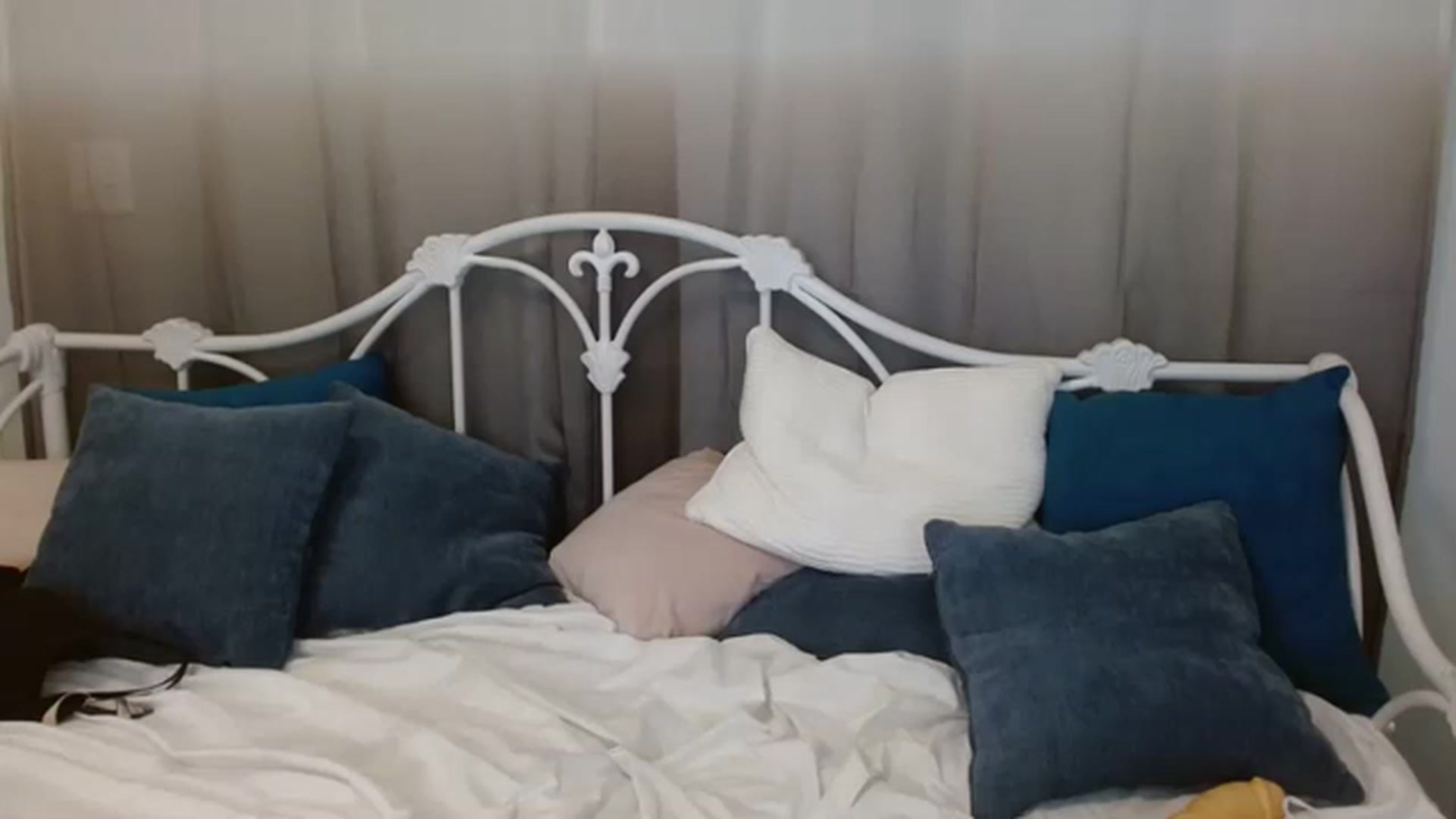 Gallery image thumbnail from DallasOhMy's myfreecams stream on, 04/19/2023, 24:00 image 17 of 20