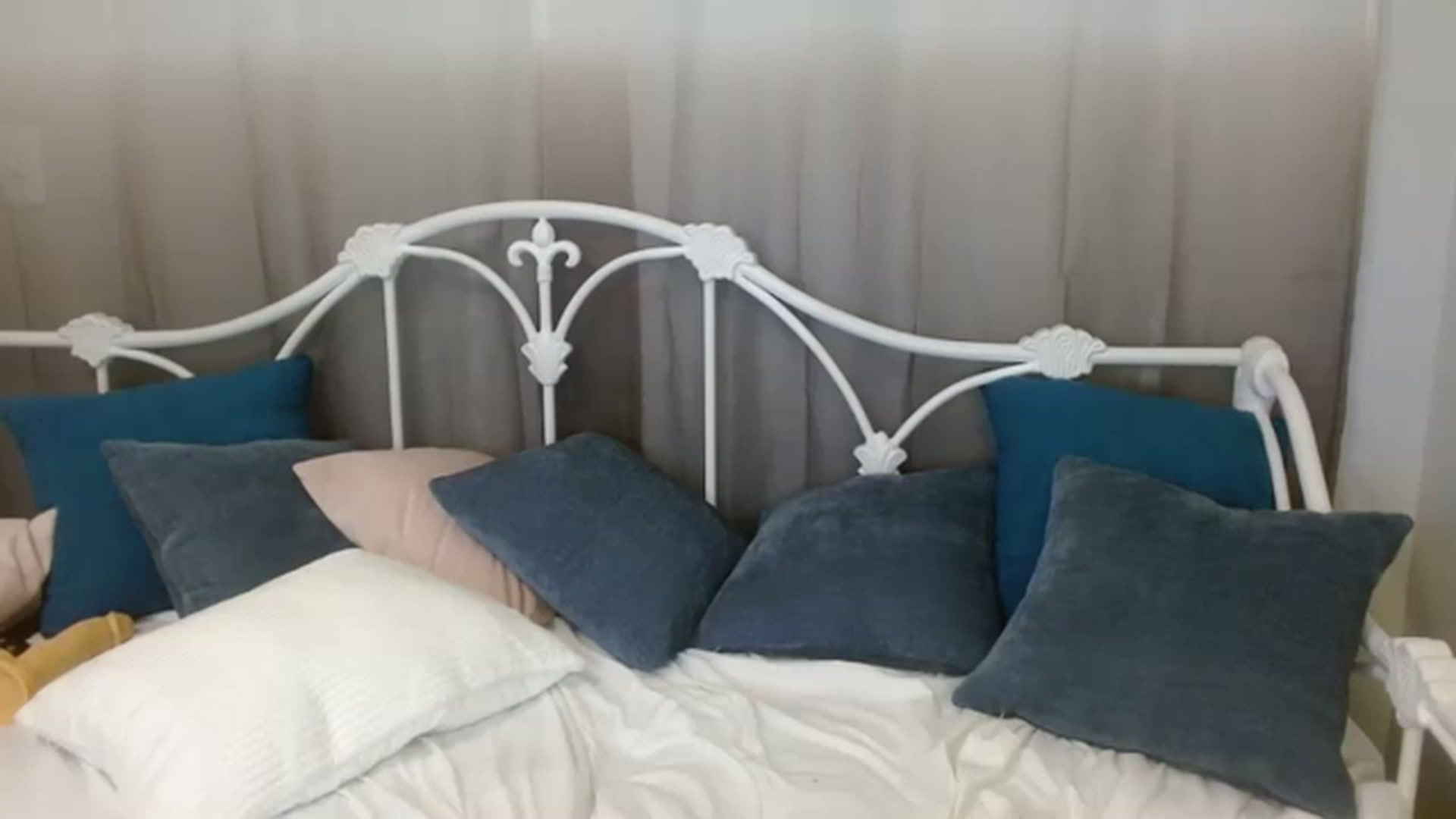Gallery image thumbnail from DallasOhMy's myfreecams stream on, 04/25/2023, 19:47 image 1 of 20