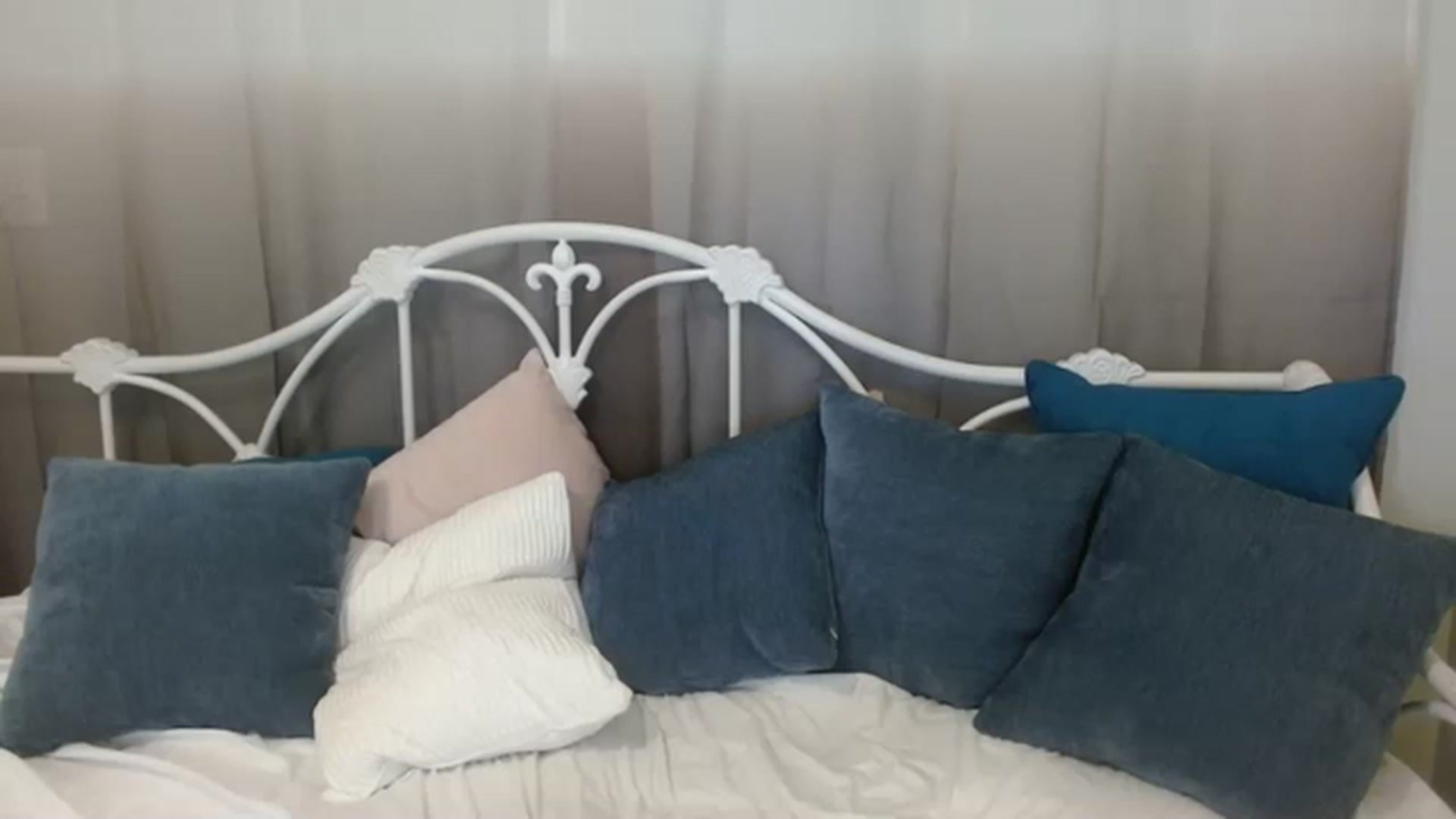 Gallery image thumbnail from DallasOhMy's myfreecams stream on, 04/27/2023, 23:56 image 6 of 20
