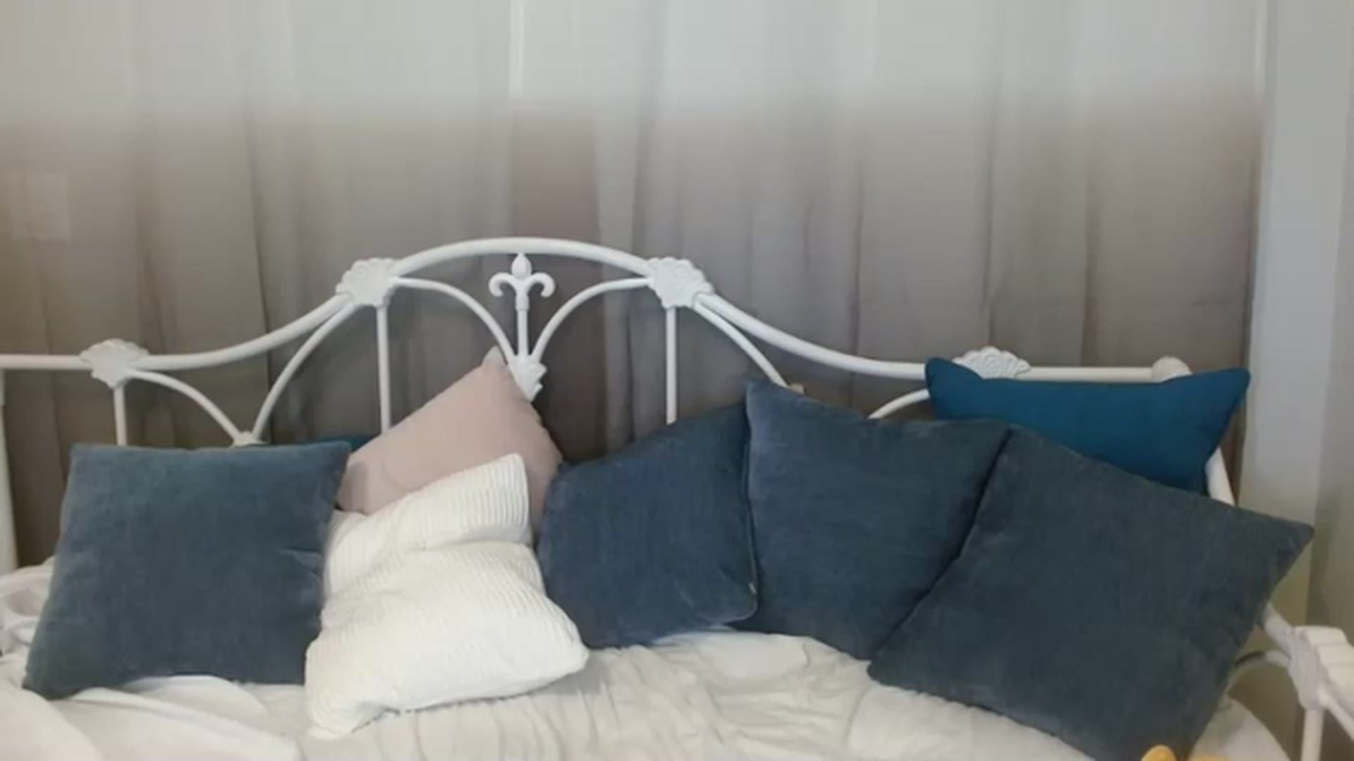 Gallery image thumbnail from DallasOhMy's myfreecams stream on, 04/27/2023, 23:56 image 13 of 20
