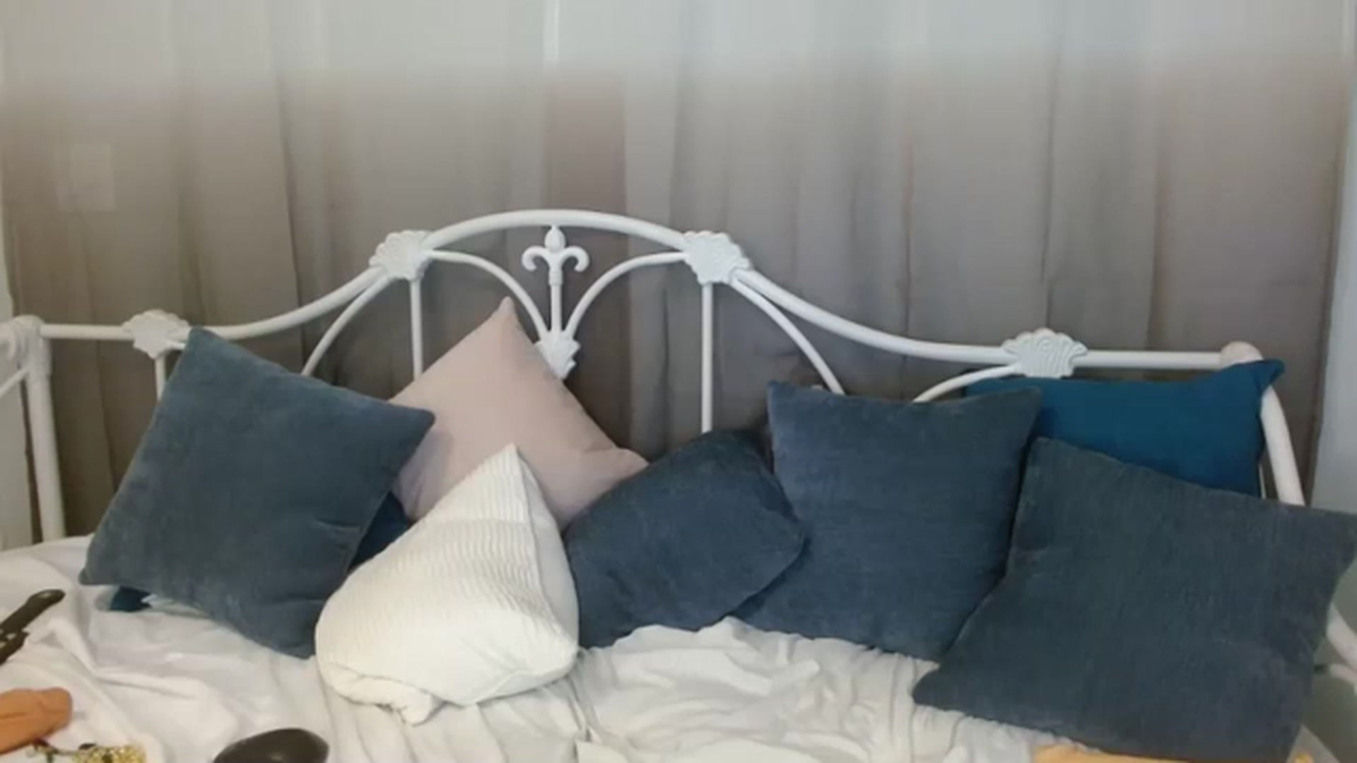 Gallery image thumbnail from DallasOhMy's myfreecams stream on, 05/01/2023, 21:52 image 15 of 20