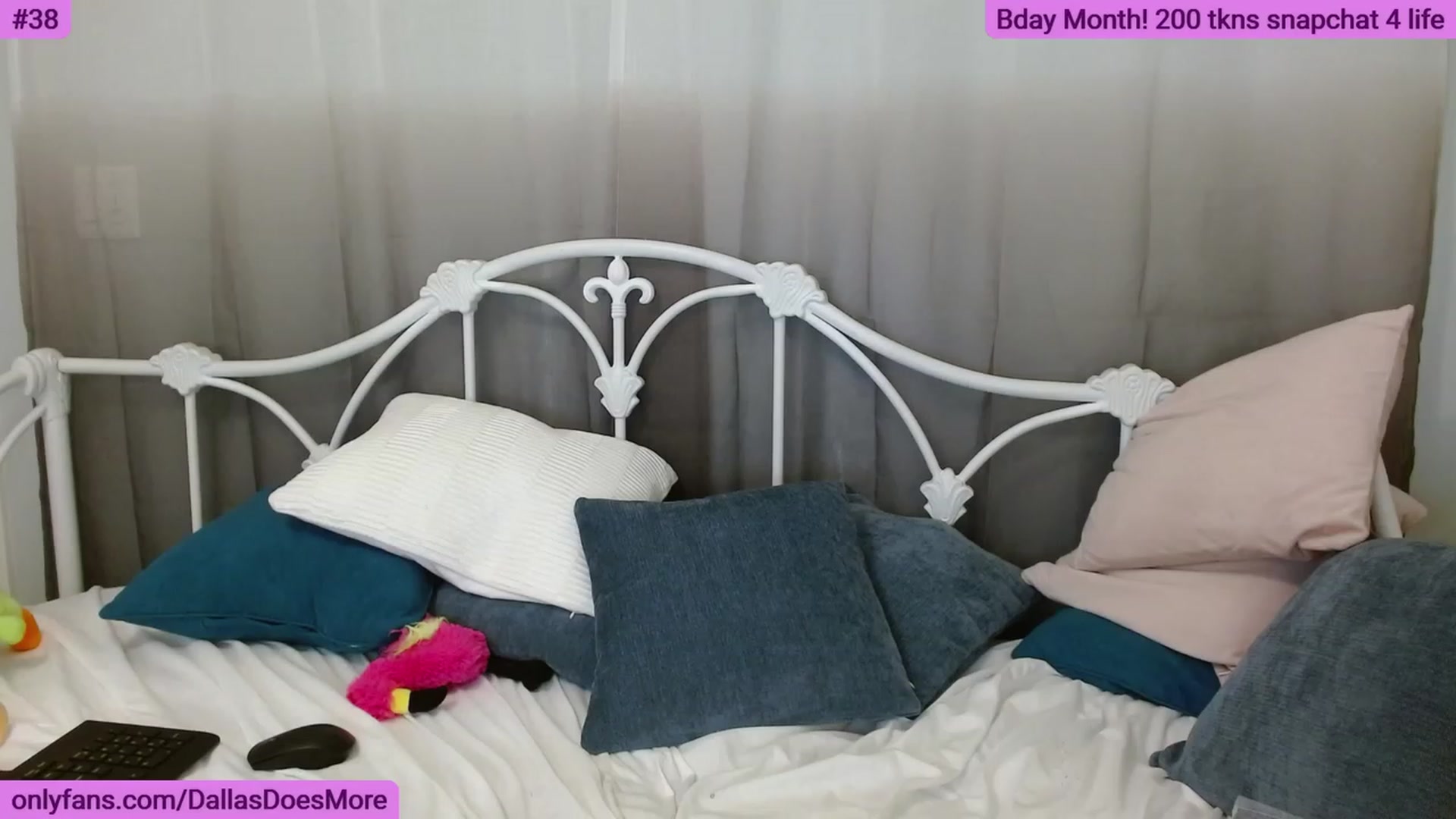 Gallery image thumbnail from DallasOhMy's myfreecams stream on, 05/30/2023, 19:13 image 10 of 20