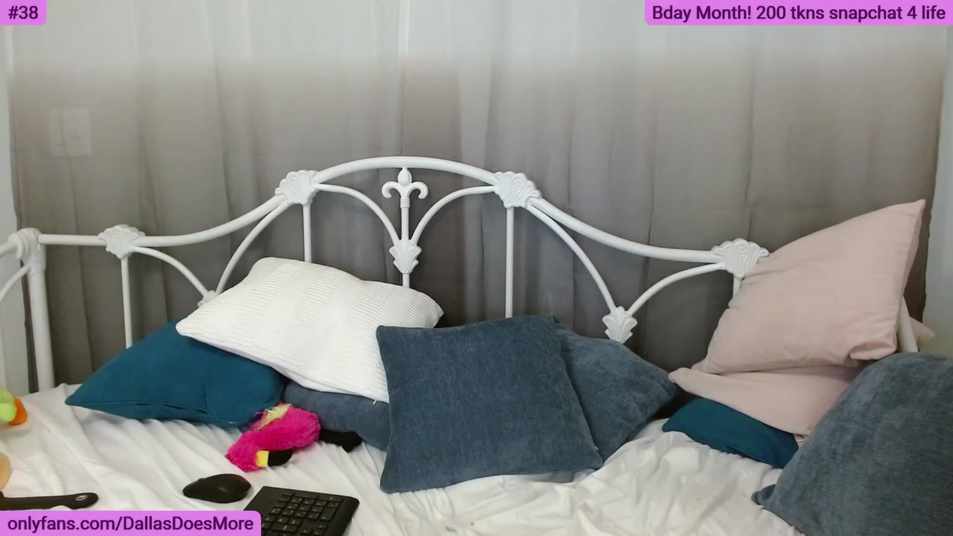Gallery image thumbnail from DallasOhMy's myfreecams stream on, 05/30/2023, 19:13 image 13 of 20