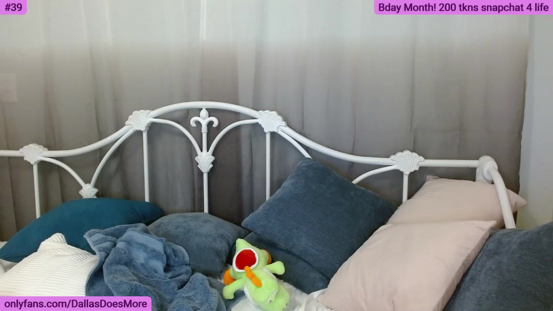 Gallery image thumbnail from DallasOhMy's myfreecams stream on, 06/01/2023, 03:14 image 18 of 20