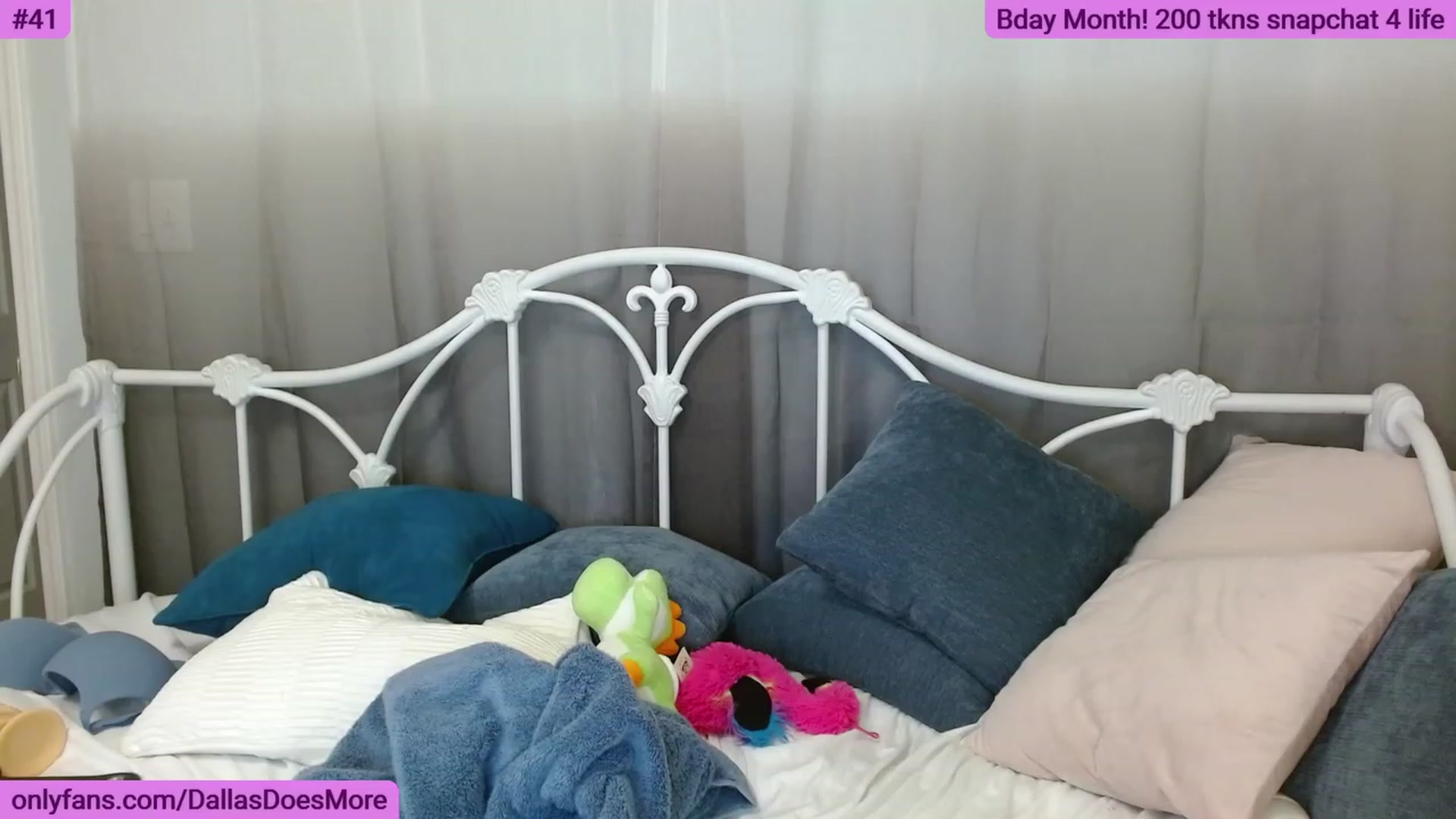 Gallery image thumbnail from DallasOhMy's myfreecams stream on, 06/01/2023, 03:14 image 3 of 20