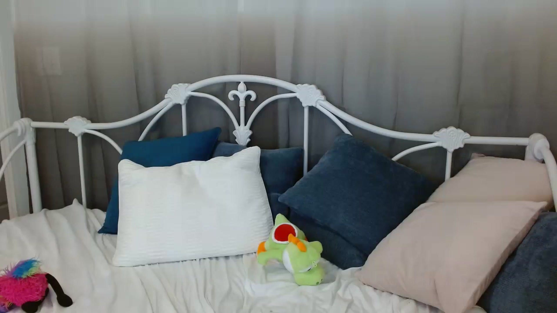 Gallery image thumbnail from DallasOhMy's myfreecams stream on, 06/01/2023, 18:37 image 3 of 20