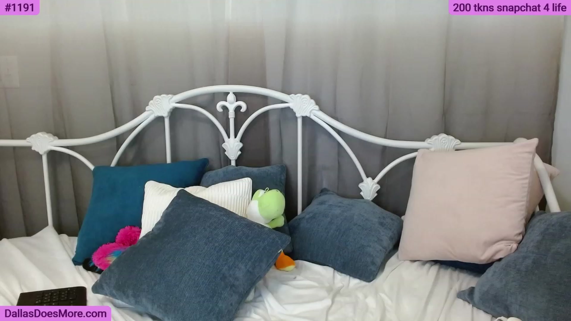 Gallery image thumbnail from DallasOhMy's myfreecams stream on, 06/03/2023, 24:19 image 6 of 20